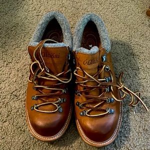 Olukai size 9.5 Boots. Good tread.  Heavy, but good build and materials.